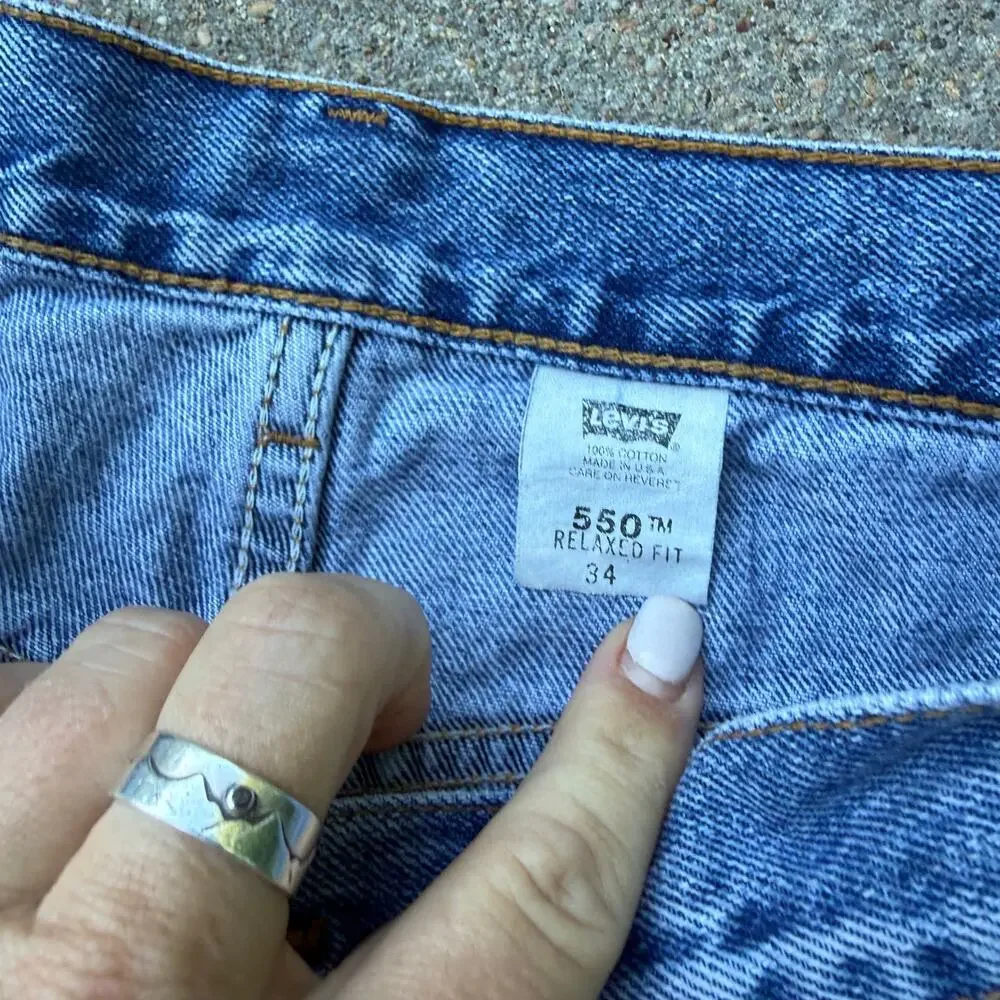 Vintage 90s Levi’s 550 Relaxed Fit Jean Shorts Jorts Size 34 Made in USA
